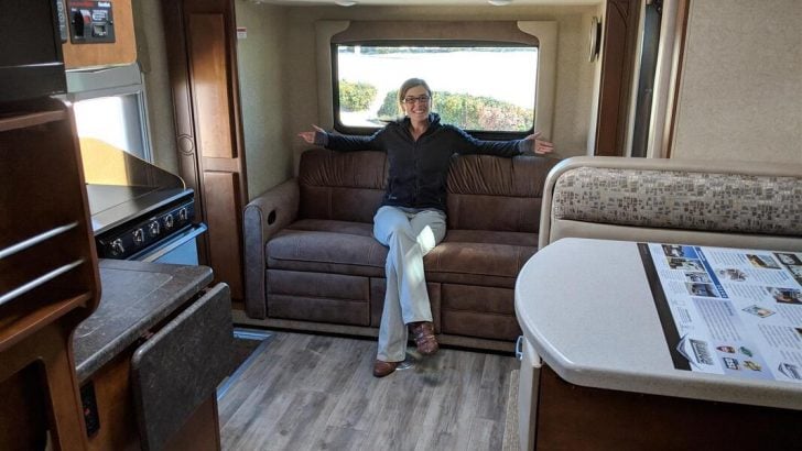 Tour the 2020 Lance 1172 Truck Camper
