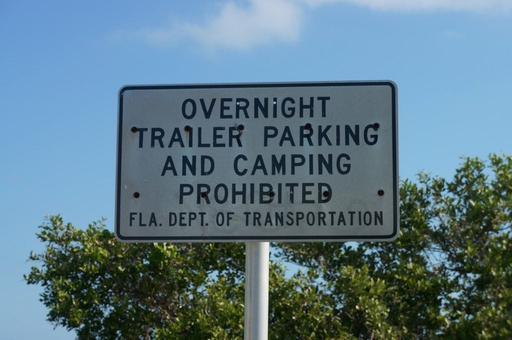 overnight trailer parking and camping prohibited in florida sign