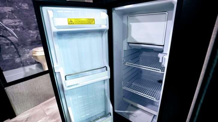 how rv fridge works