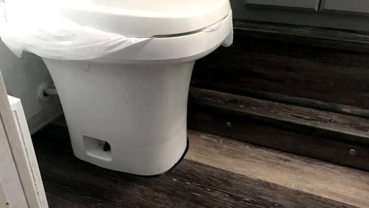 What Is a Dry Flush Toilet?