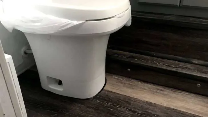 dry flush toilet