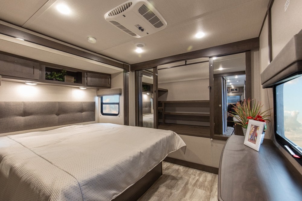 travel trailer with king bed optional