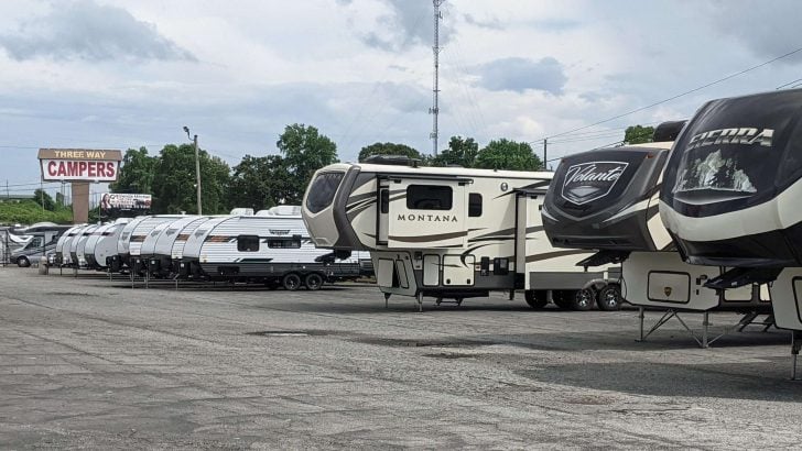 Which Is Best? 5th Wheel vs. Travel Trailer