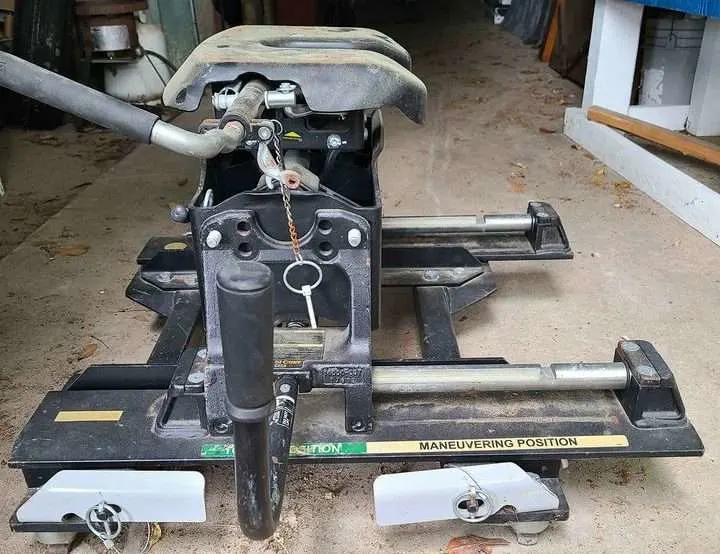 sliding hitch in towing configuration