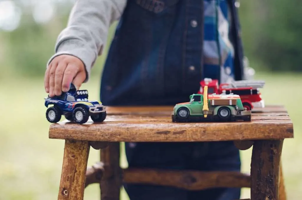Best toy truck and camper set for children