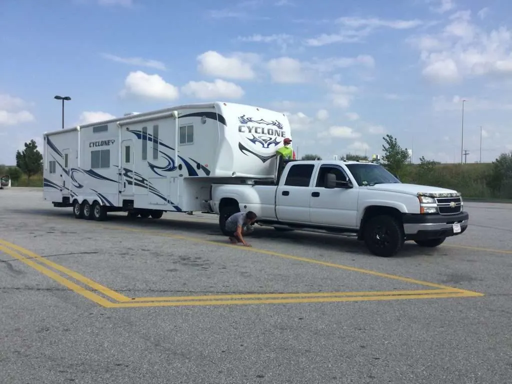 Checking fifth wheel connection to truck while beginning to tow.