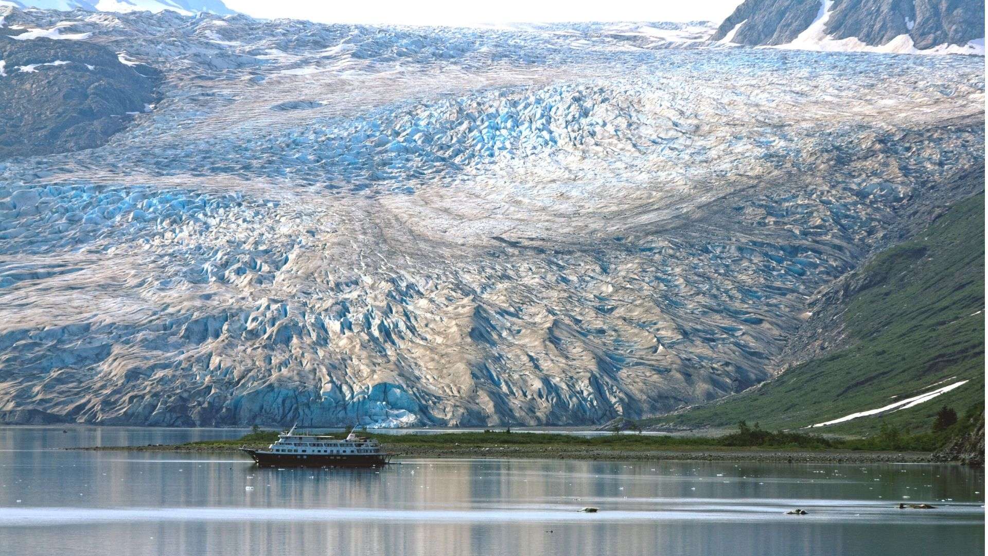 boat with glacier kenai