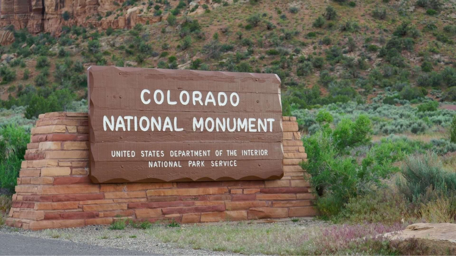 Colorado National Monument entrance sign
