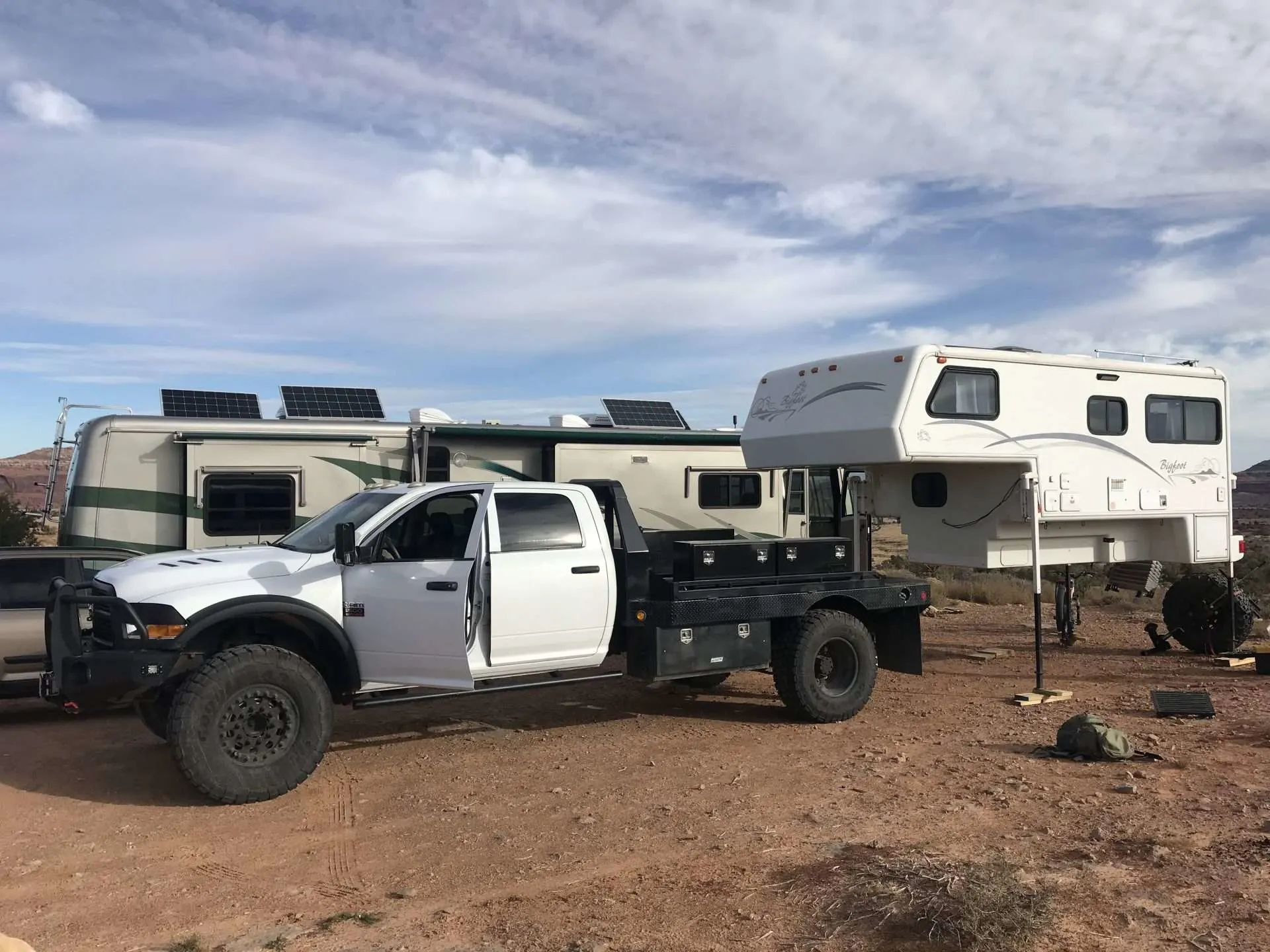 Truck camper and flatbed Ram 5500
