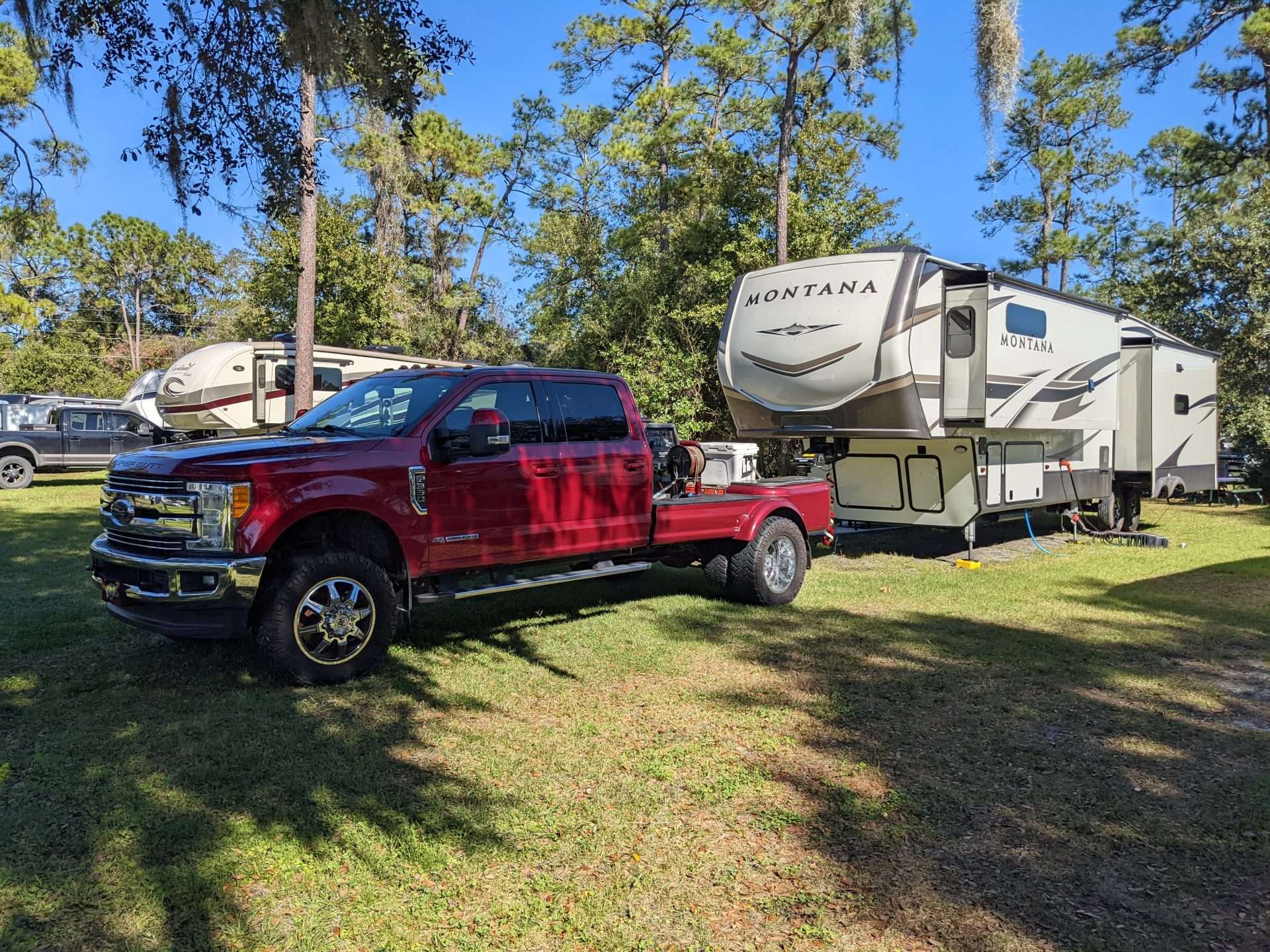 Truck towing fifth wheel 