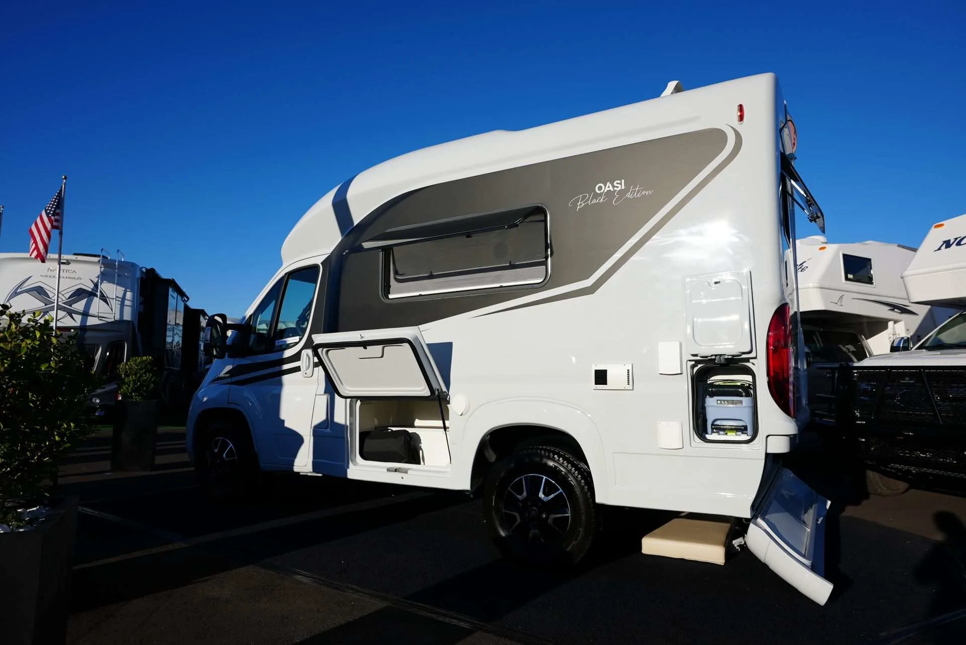 Exterior image of Wingamm Oasi from Florida RV Show