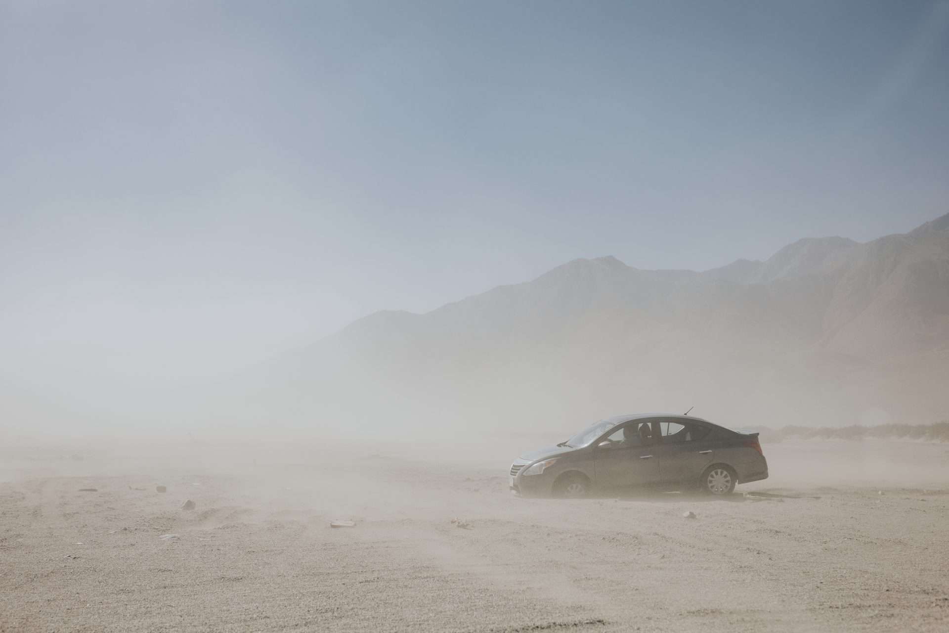 Car stuck in the Californian desert sandstorm