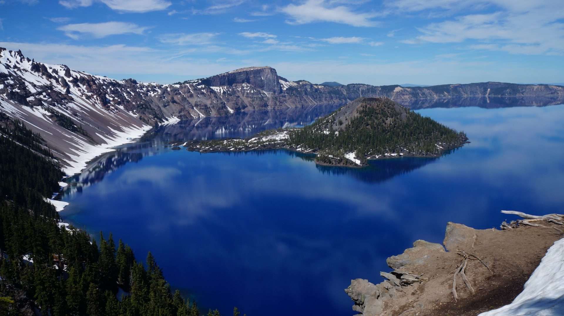wizard island in crater lake