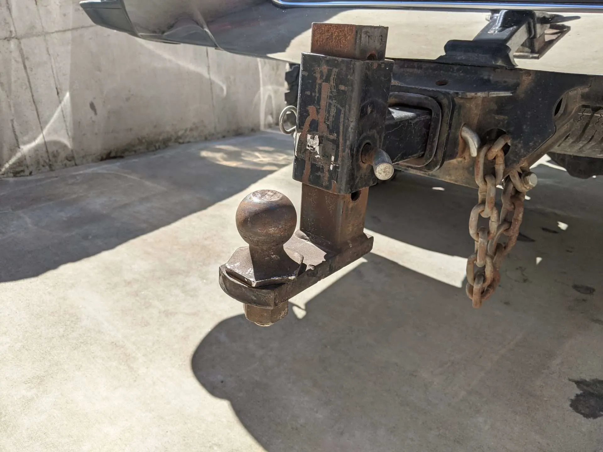 tow hitch and ball