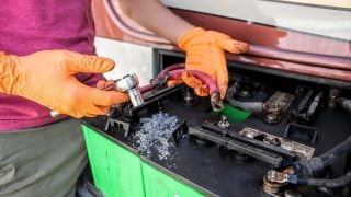 disconnecting a car battery