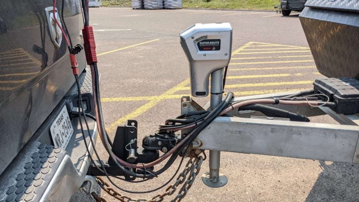 What Is an Electric Power Tongue Jack for Trailers?