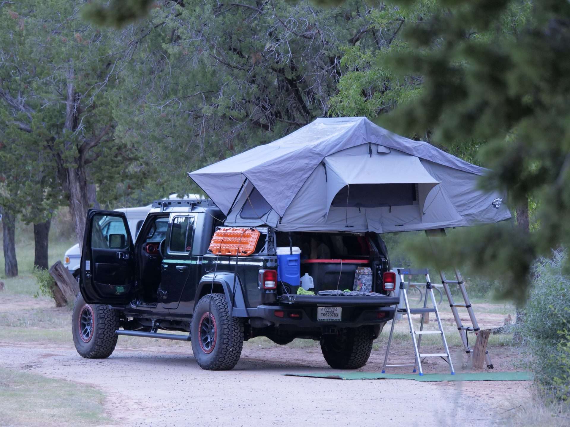 Roof tent on a Jeep Gladiator