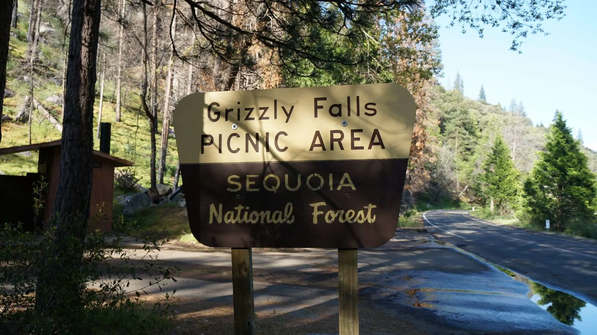 Sequoia National Forest entry sign