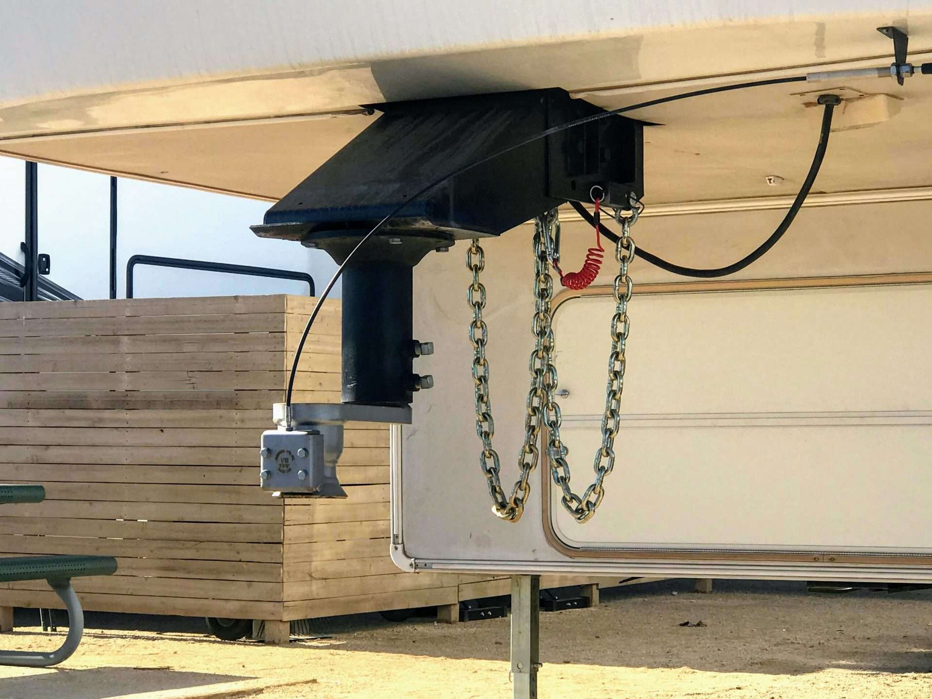 fifth wheel to gooseneck hitch adapter