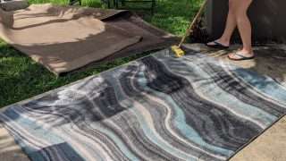 cleaning outdoor rug