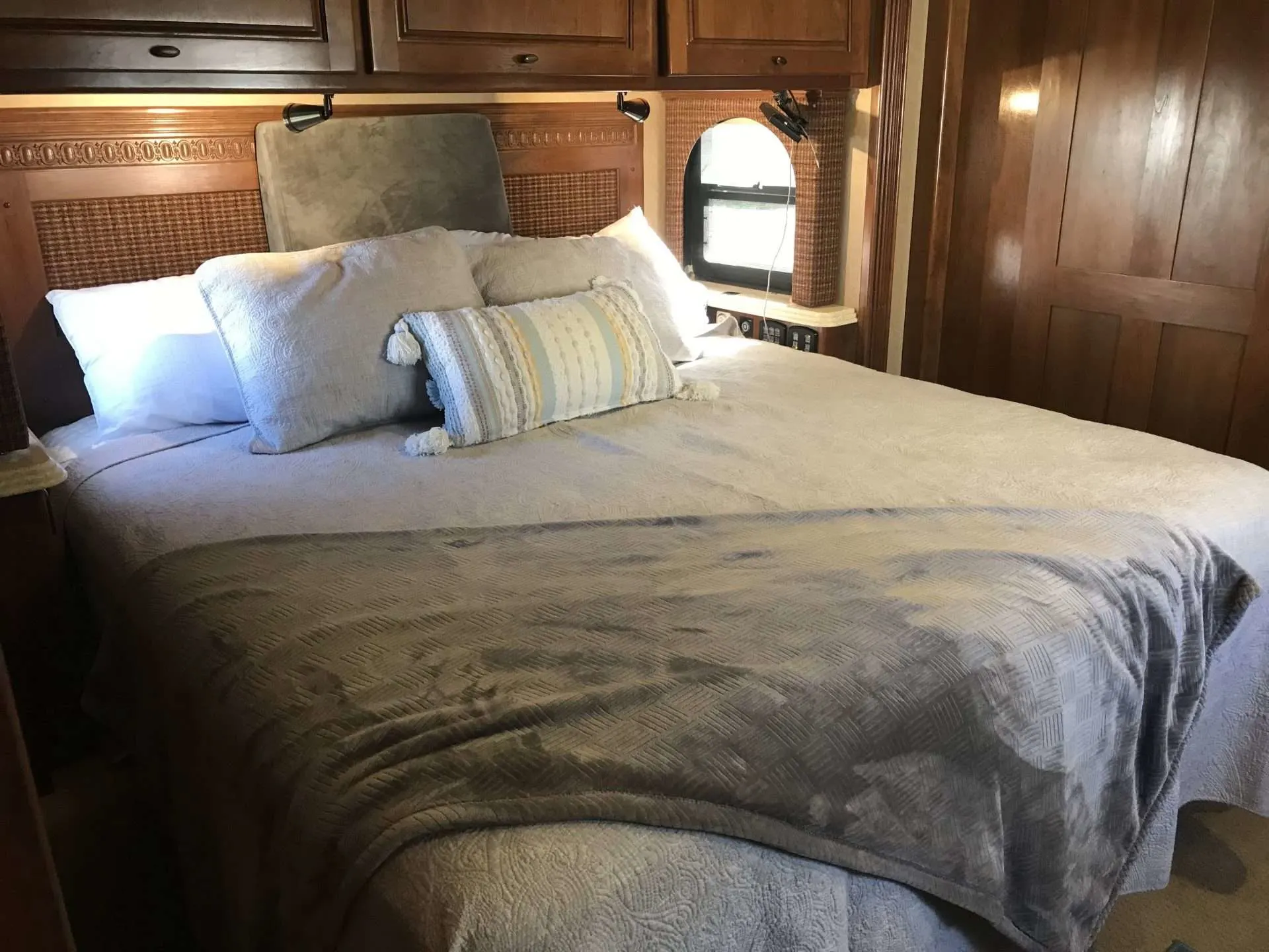 King Size Bed In RV