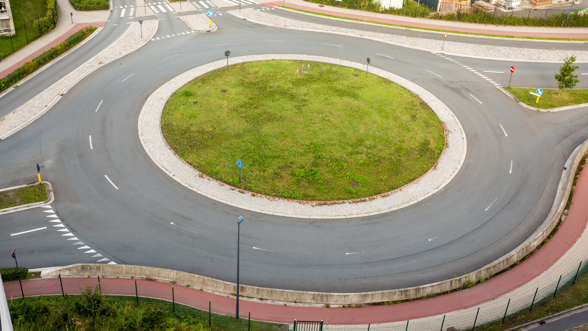 Empty roundabout