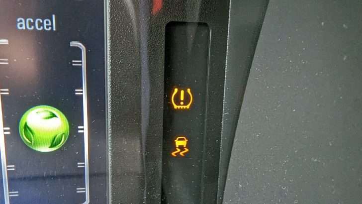 Tire pressure warning light in car