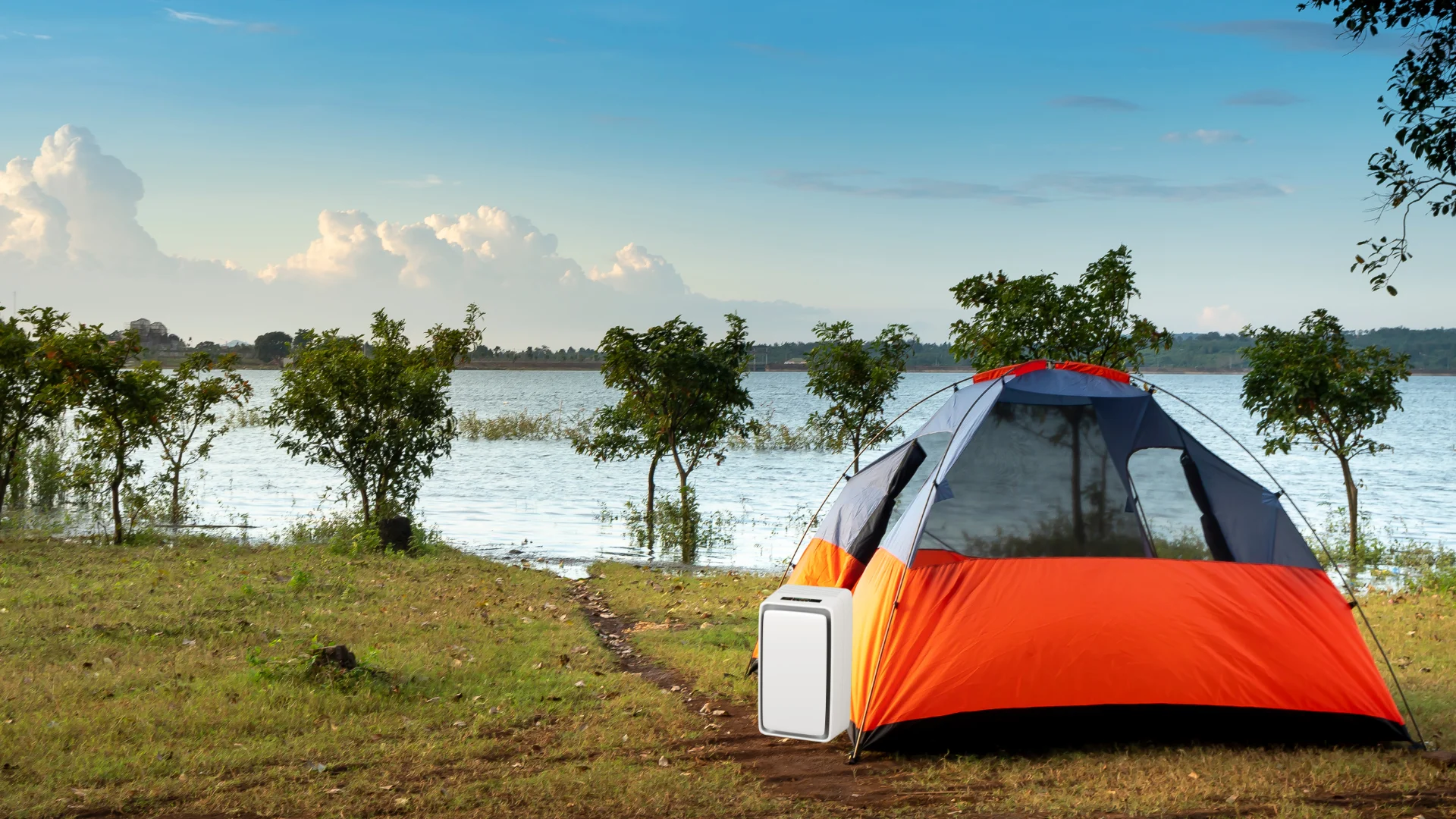 Tent with air conditioner