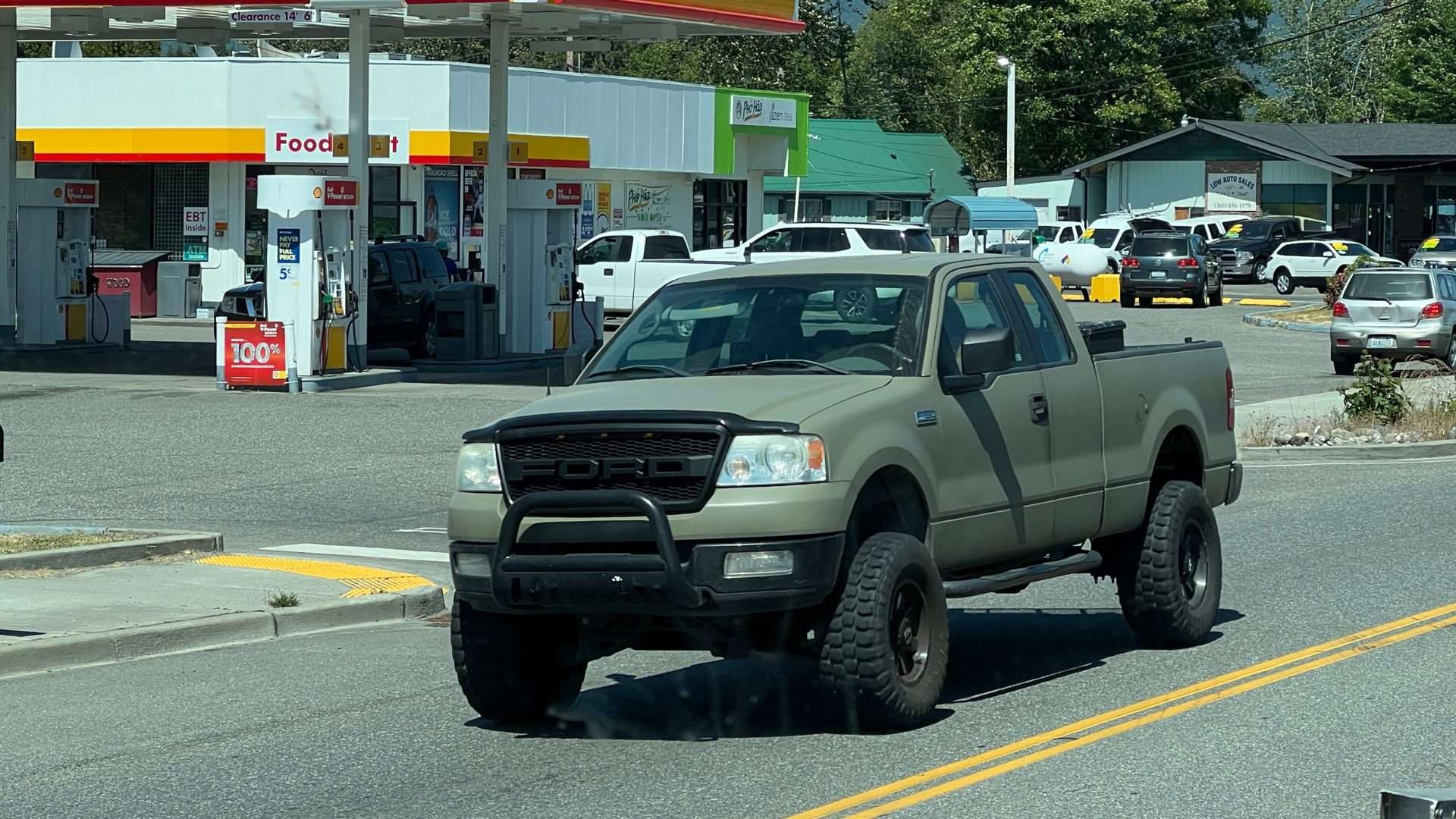 Truck with wheel spacers