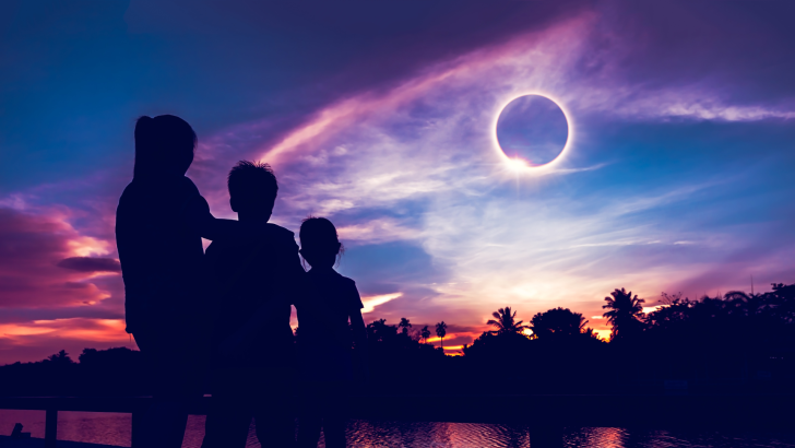 Kids watching eclipse