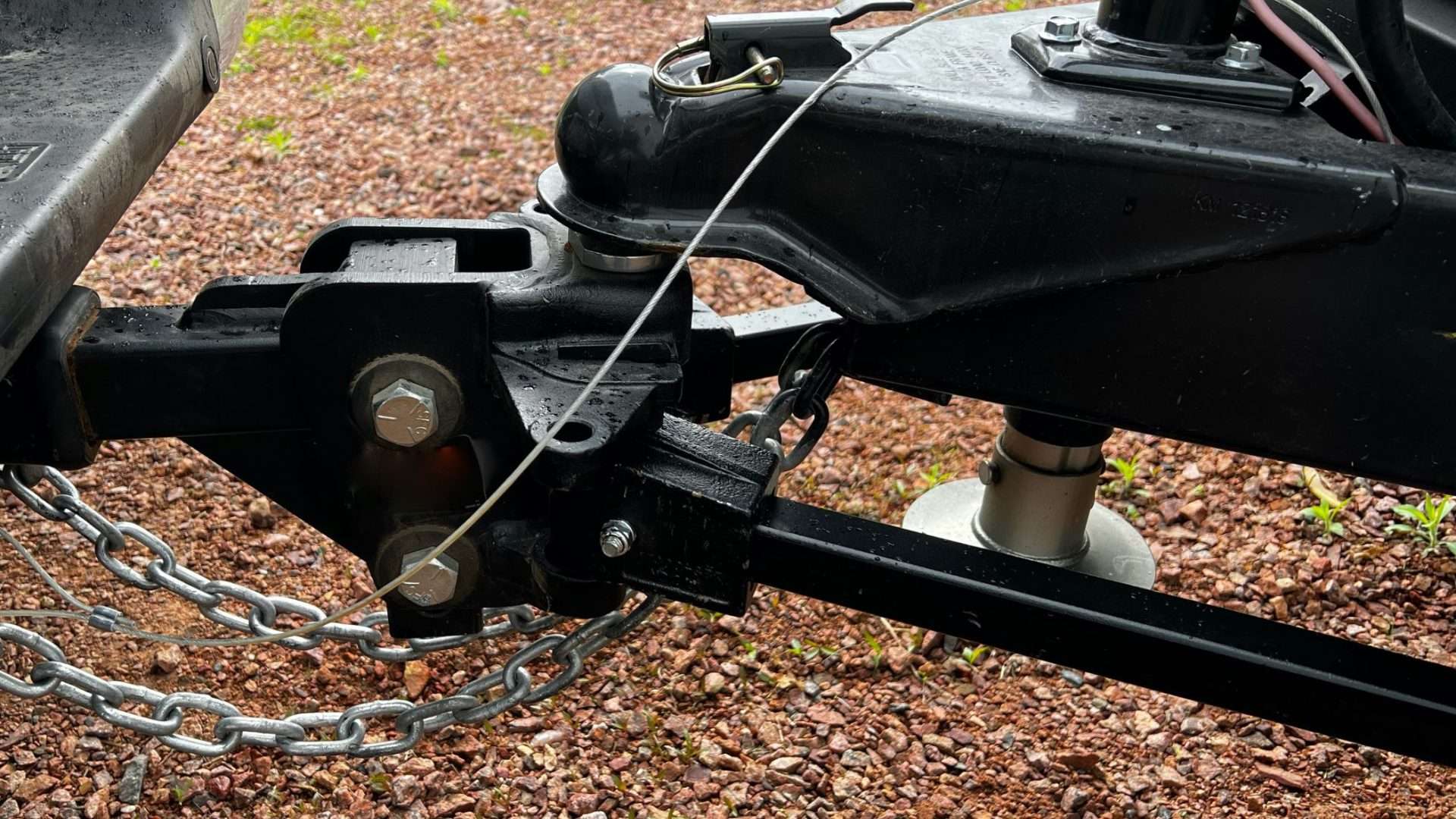 safety chains on trailer